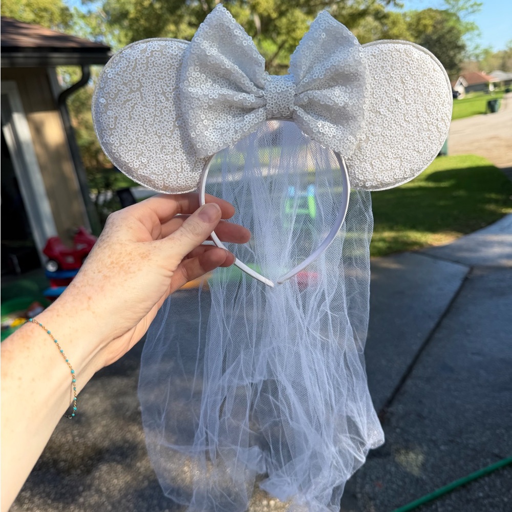 Sequin Minnie Mouse Ears with Veil